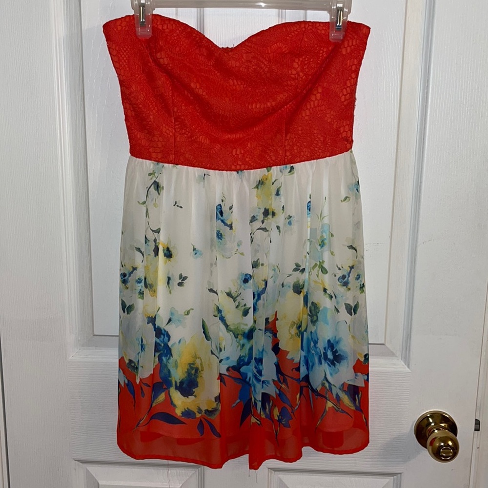 Selling lovely sundress —good condition, hardly worn